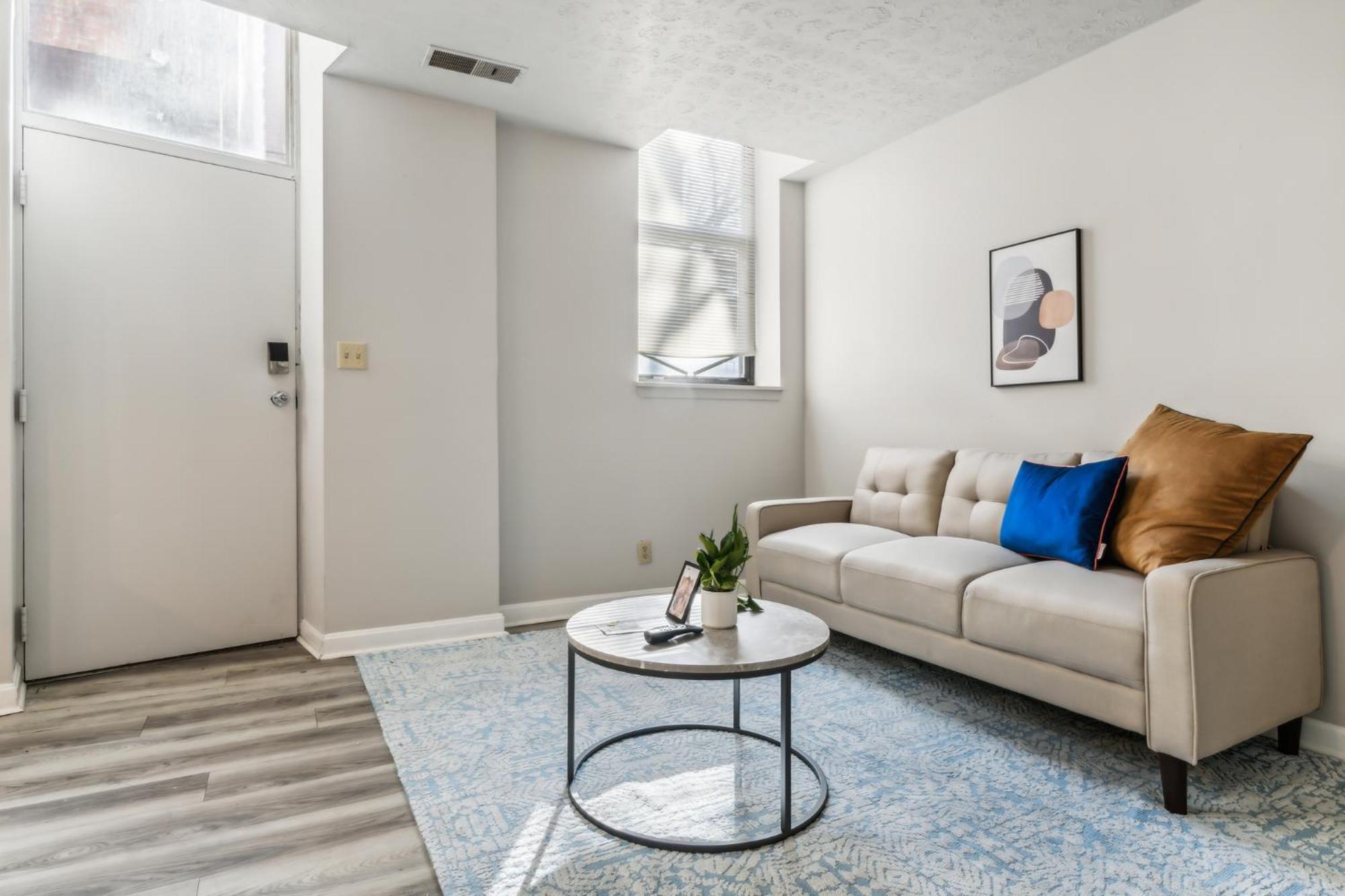 Cozy & Spacious 2 Bedroom 2 Bathroom Apartment Louisville