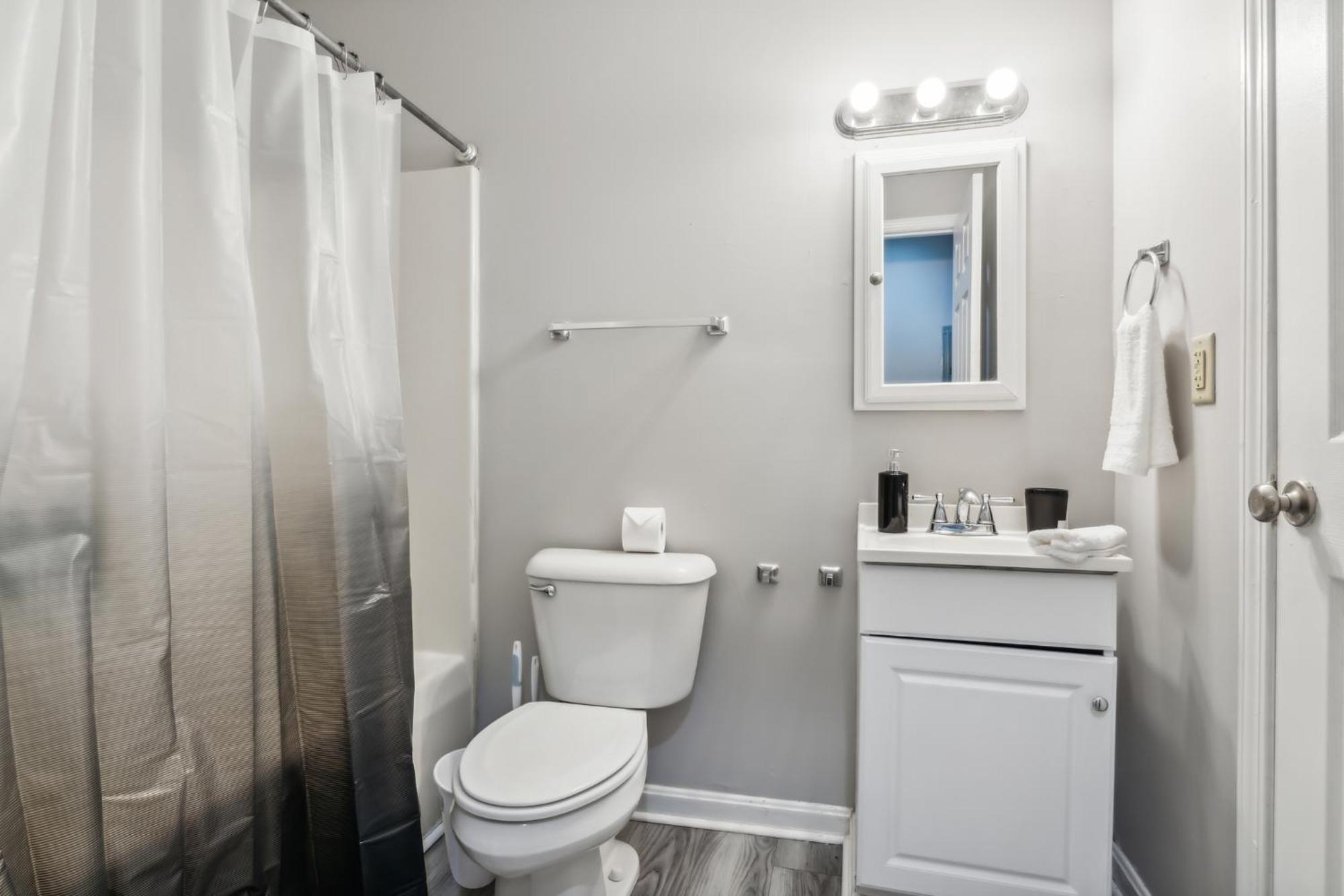 Cozy & Spacious 2 Bedroom 2 Bathroom Louisville