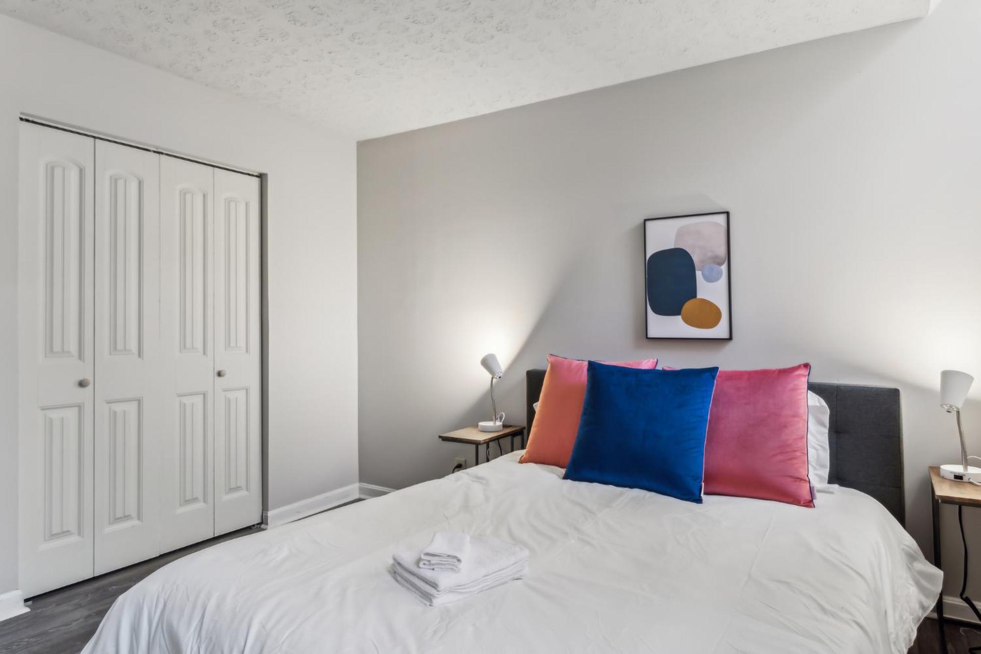 Cozy & Spacious 2 Bedroom 2 Bathroom Apartment Louisville